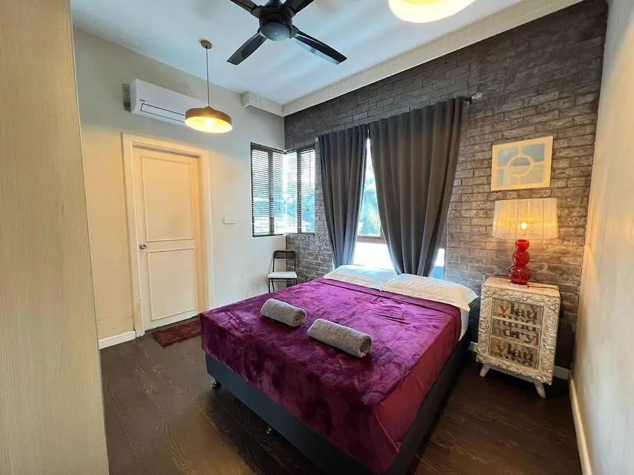 Tatil Evi Teratak Nani Rostam Bukit Jelutong Shah Alam Villa
