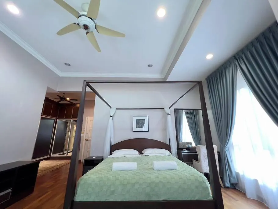 Tatil Evi Teratak Nani Rostam Bukit Jelutong Shah Alam Villa